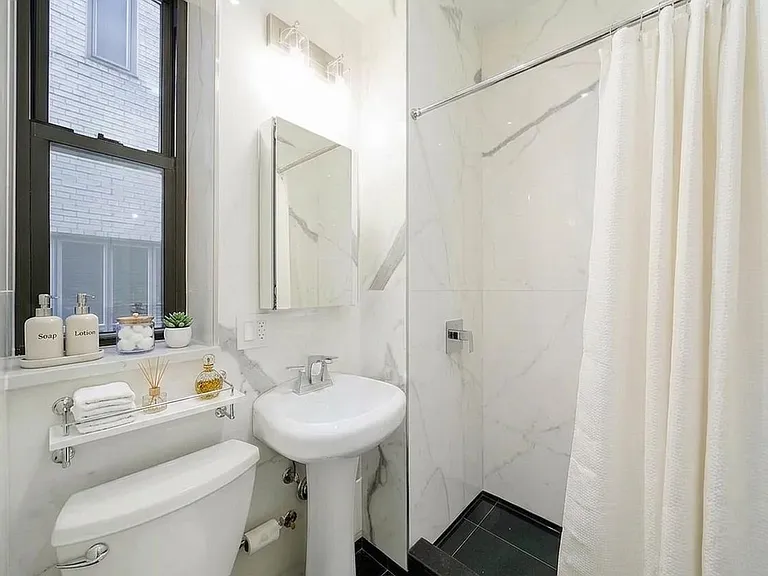 208 W 20th St #1B — Photo 4