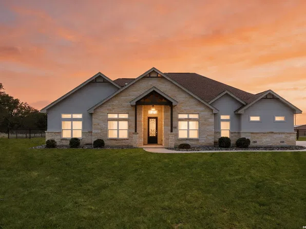 116 CLARENCE DR, Floresville, TX 78114