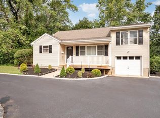 131 Cherry Tree Farm Rd, Middletown, NJ 07748