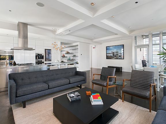 4th image of 156 W Superior St #Penthouse 2