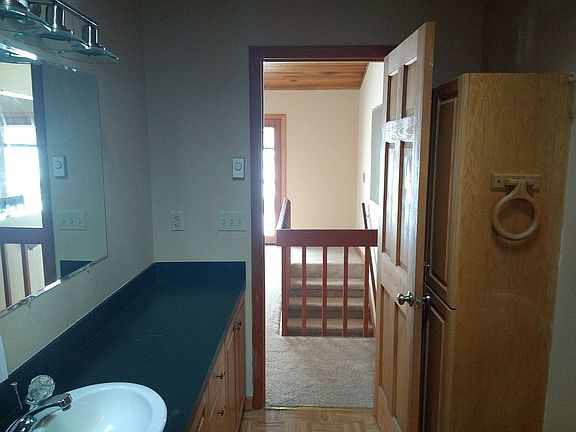Upstairs main bath