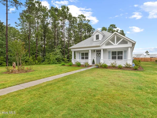 56 W Singing Avenue, Hampstead, NC 28443