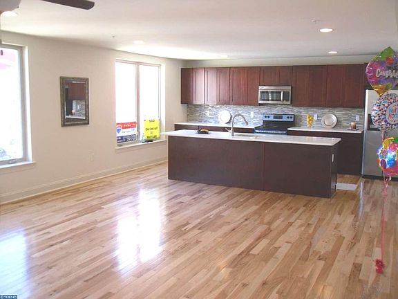 3rd image of 820 N Burns St #4