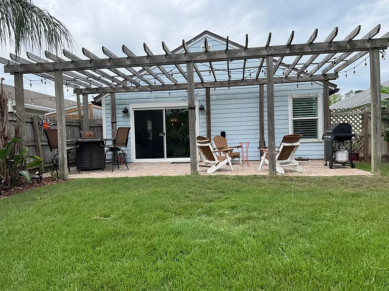 1634 Evans Dr S — Photo 28