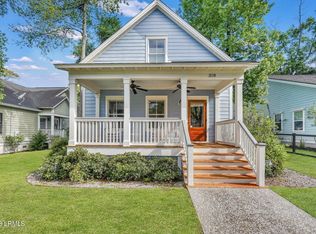 318 Cockle Ln, Beaufort, SC 29906