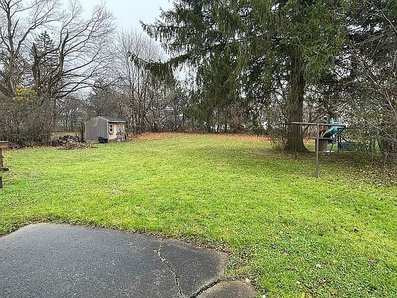 3rd image of 202 Fairway Dr