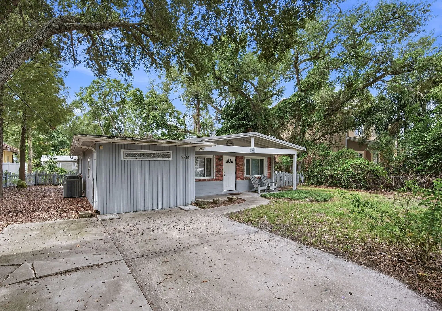 Great 4BR/2BA South Tampa home with Large fenced yard. — Photo 3