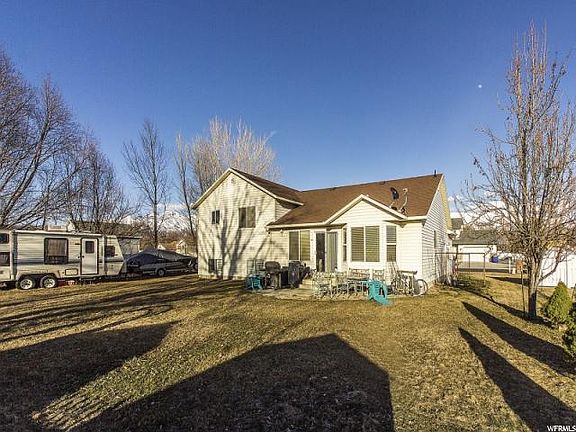5th image of 587 N Woods Dr