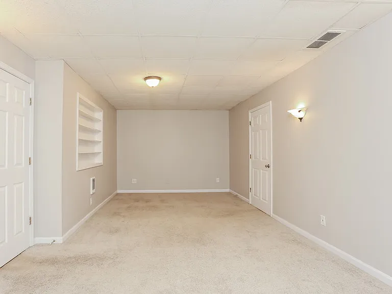 3042 Lexington Ave — Photo 10