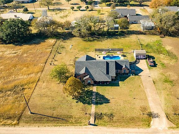 4th image of 245 Gerhard Dr