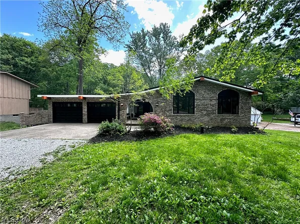 5789 Brookwood Dr, Akron, OH 44319