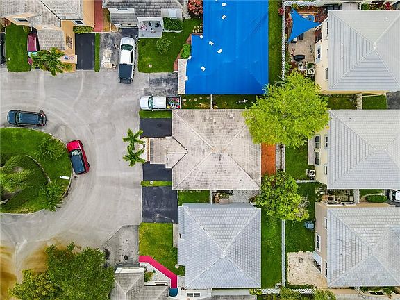 3rd image of 837 NW 99th Avenue