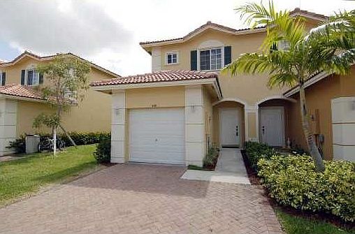 1st image of 481 Saint Tropez Ln