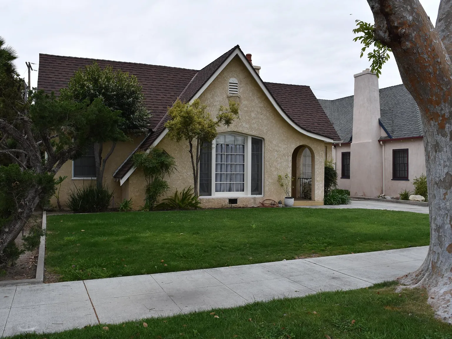 423 S Indiana St — Photo 3