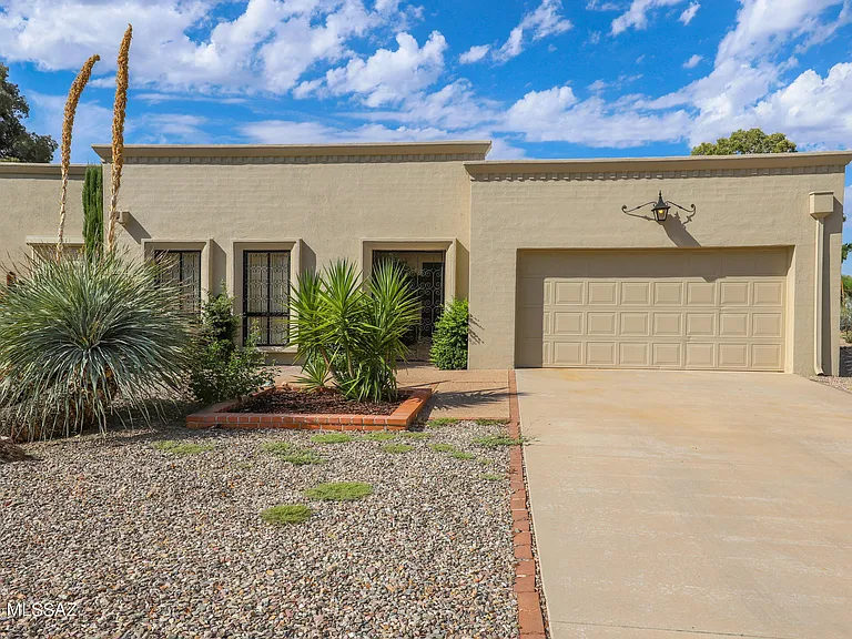 2791 W Casas Cir — Photo 1
