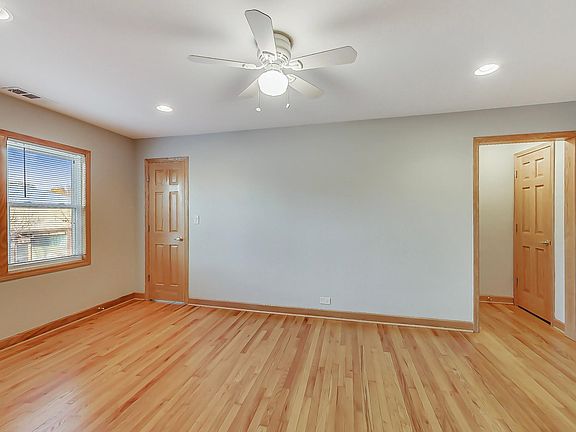 5th image of 2739 W Touhy Ave #2