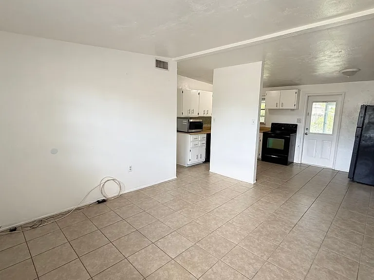8574 94th Ave — Photo 2