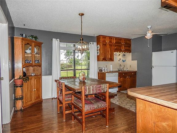 5th image of 320 Herron Cir