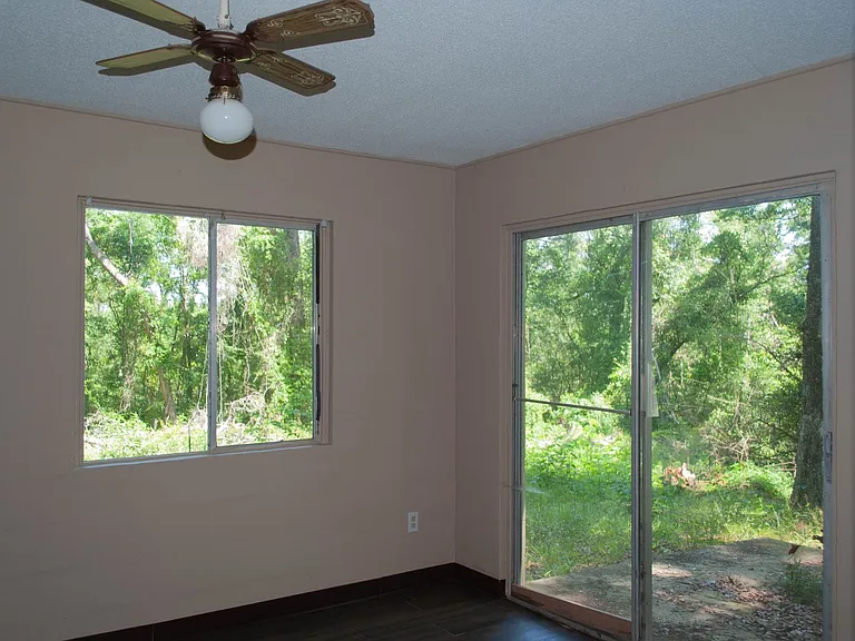 1702 Sunbeam Ln — Photo 3