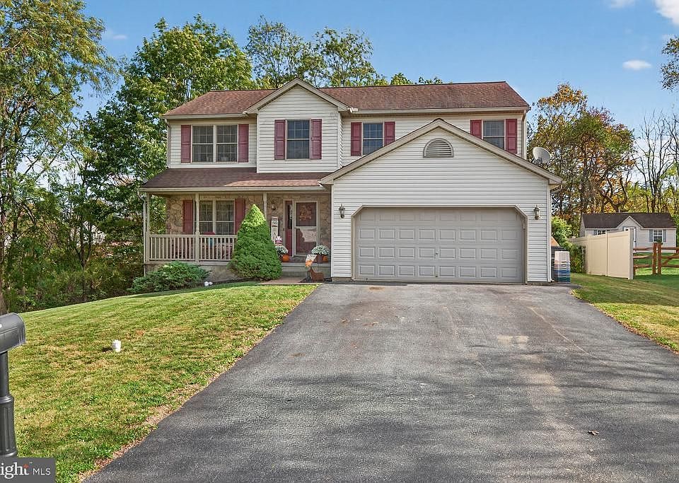 1st image of 14 Firefly Dr