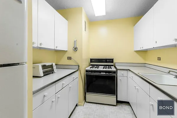 Sold by Bond New York | media 10