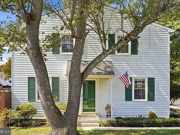 3rd image of 1757 Sharwood Pl