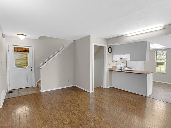 5th image of 388 Cobblestone Dr
