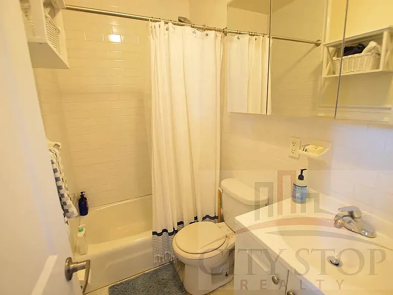 101 W 77th St #2D — Photo 3