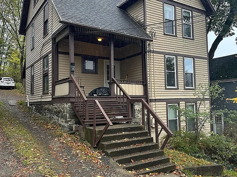 203 Pleasant St — Photo 8