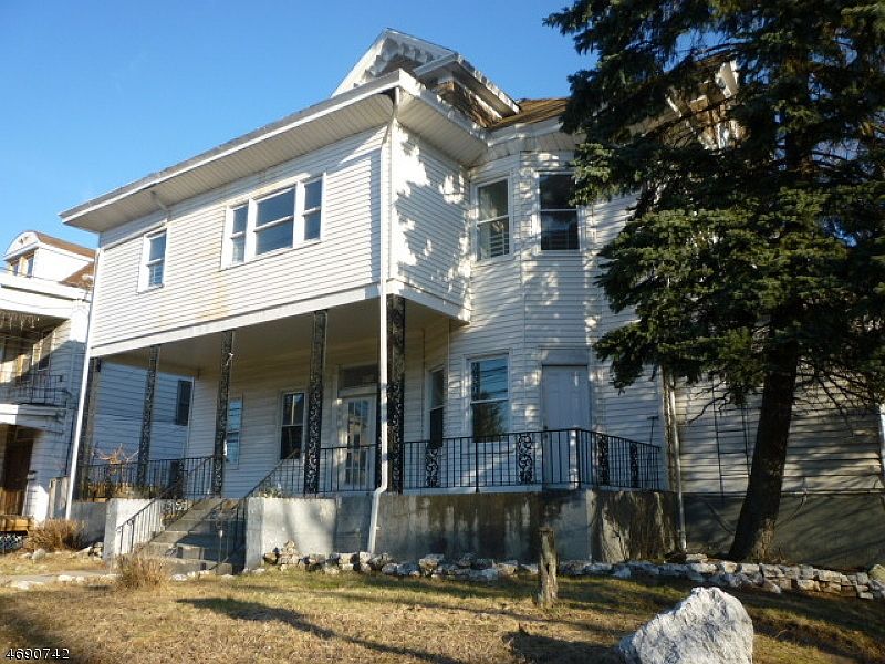 1st image of 676 Stuyvesant Ave APT 4