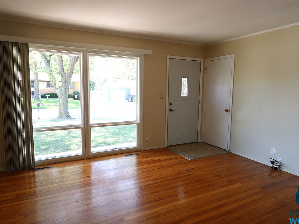 1st image of 8330 S Cherrywood Dr