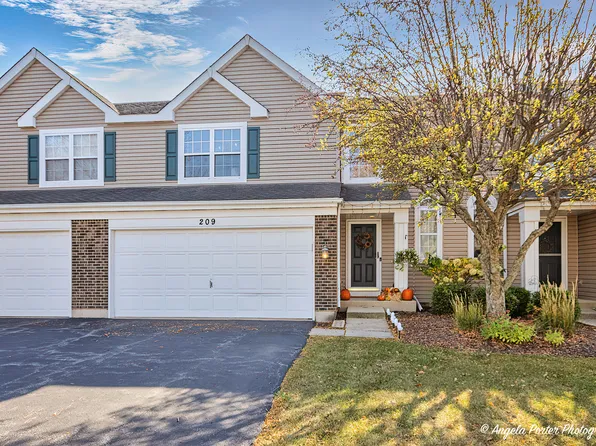 209 Mistwood Ln, Crystal Lake, IL 60014