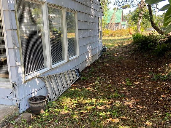 2nd image of 215 Stevens St