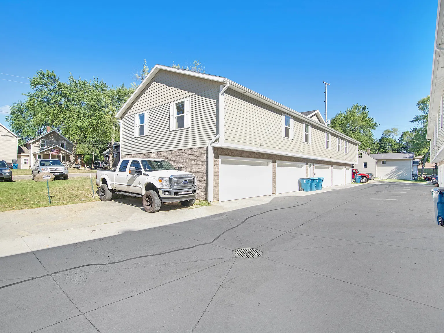 6 bed, 2500 sqft, $3,450 — Photo 1