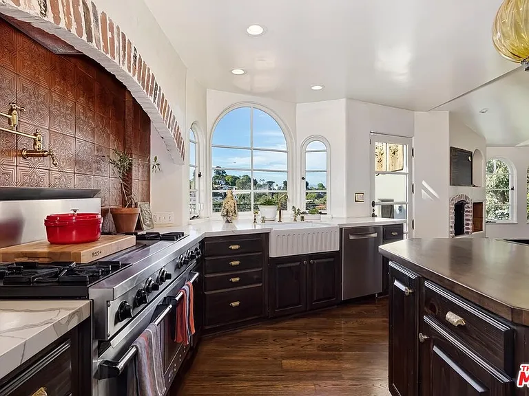 3351 N Knoll Dr — Photo 9