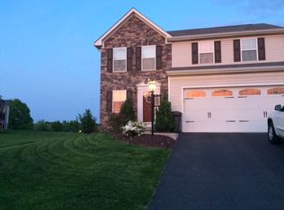 201 Long Ridge Dr, Coraopolis, PA 15108