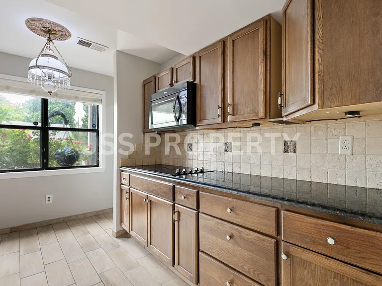 2267 Cheshire Dr — Photo 11