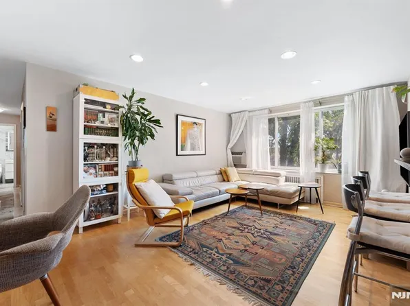 2345 Linwood Ave APT 3G, Fort Lee, NJ 07024