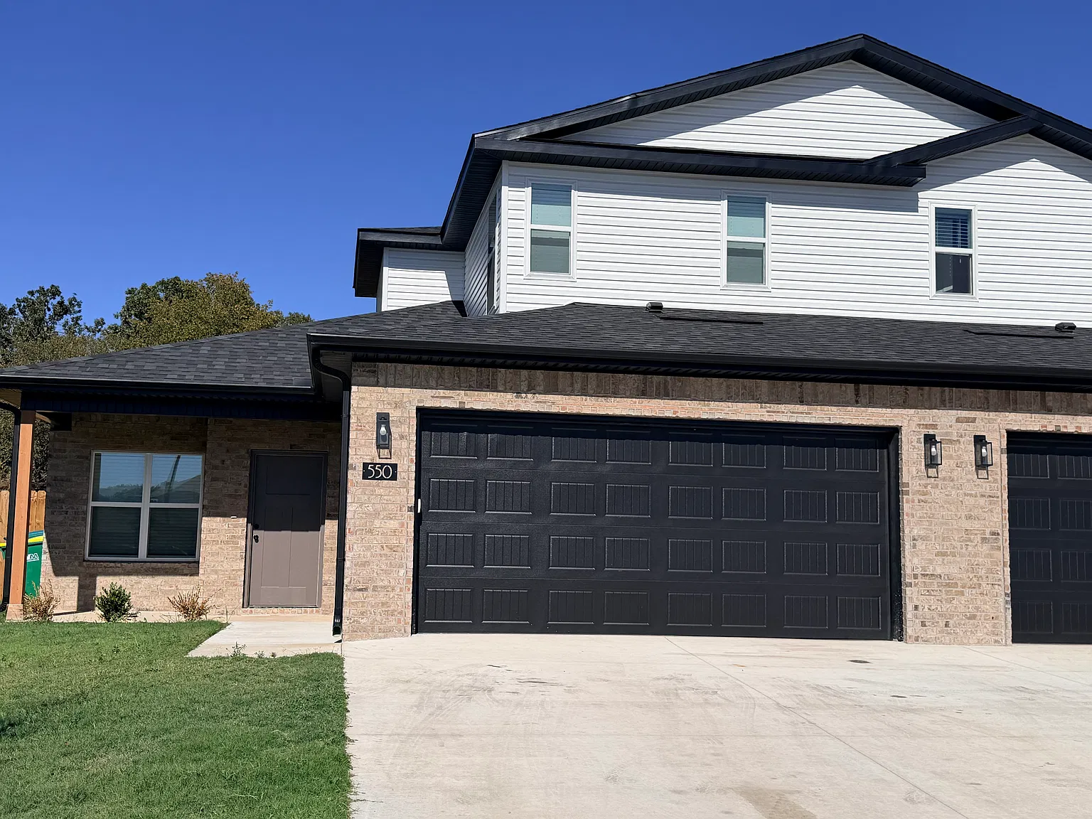 3 bed, 2.5 bath, 1457 sqft, $1,750 — Photo 1