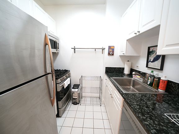 5th image of 400 E 90th St APT 16C