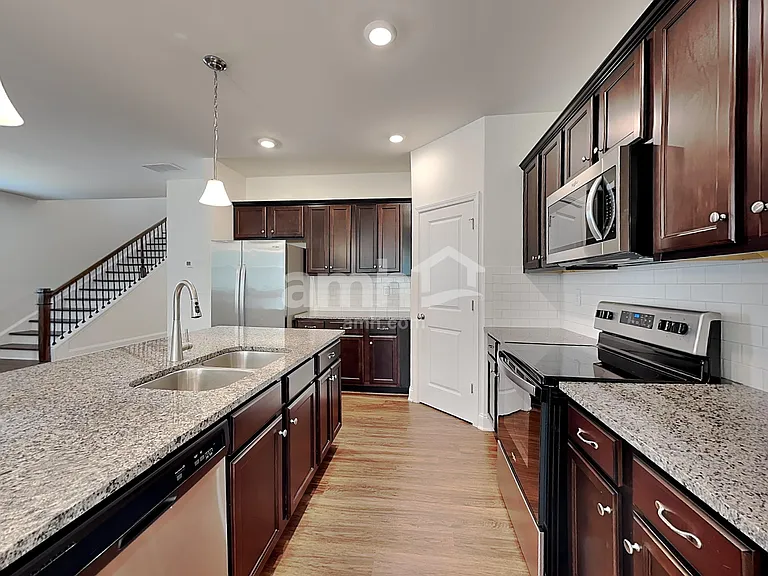 4905 Franks Creek Way — Photo 3