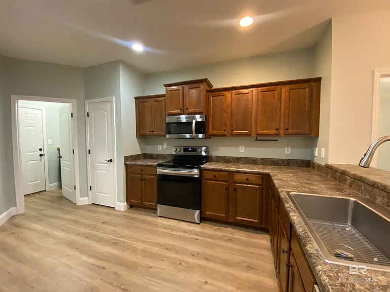 24304 Raynagua Blvd — Photo 3