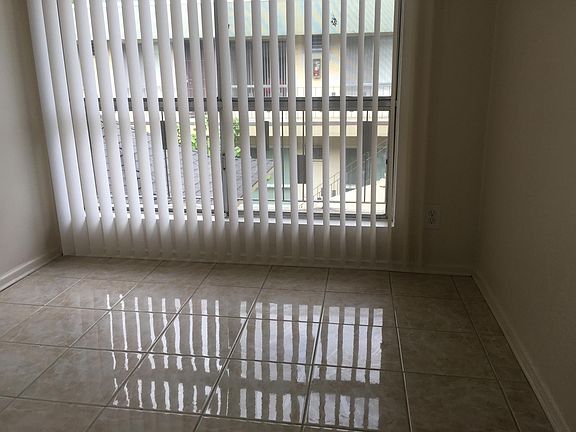 4th image of 13423 Burbank Blvd APT 22