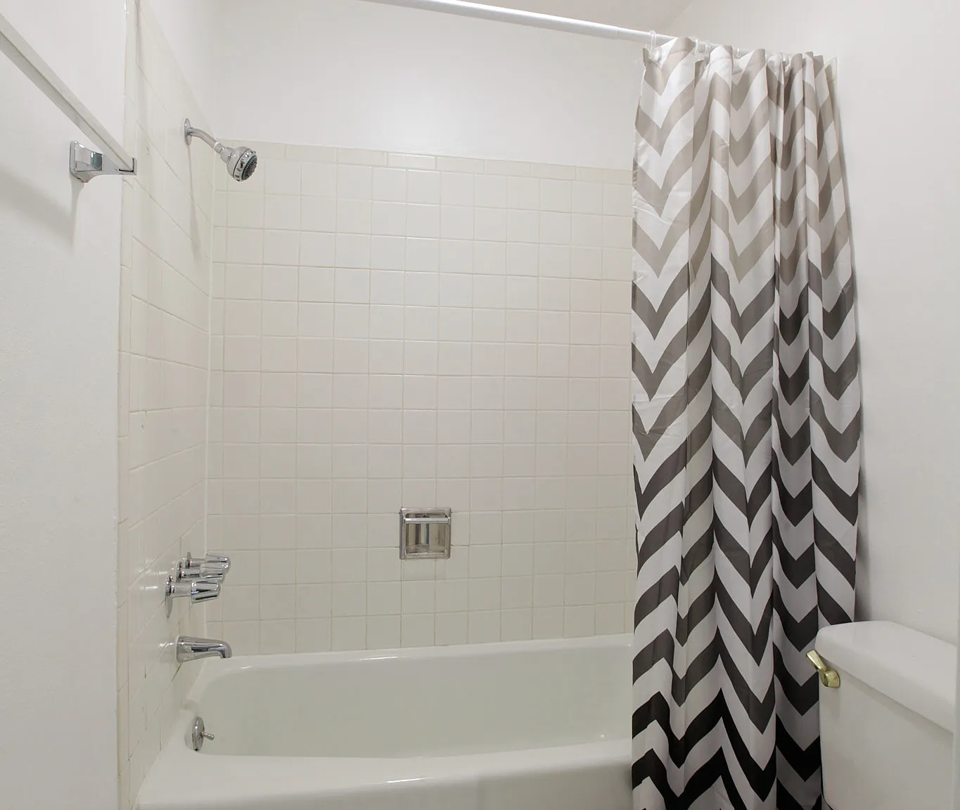 2 bed, $5,000 — Photo 2