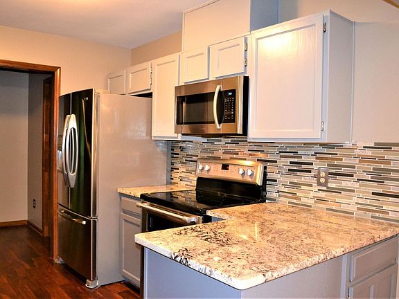 3rd image of 11870 Olde Oaks Ct S