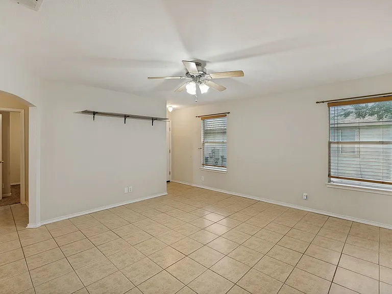 15918 Gino Park — Photo 9