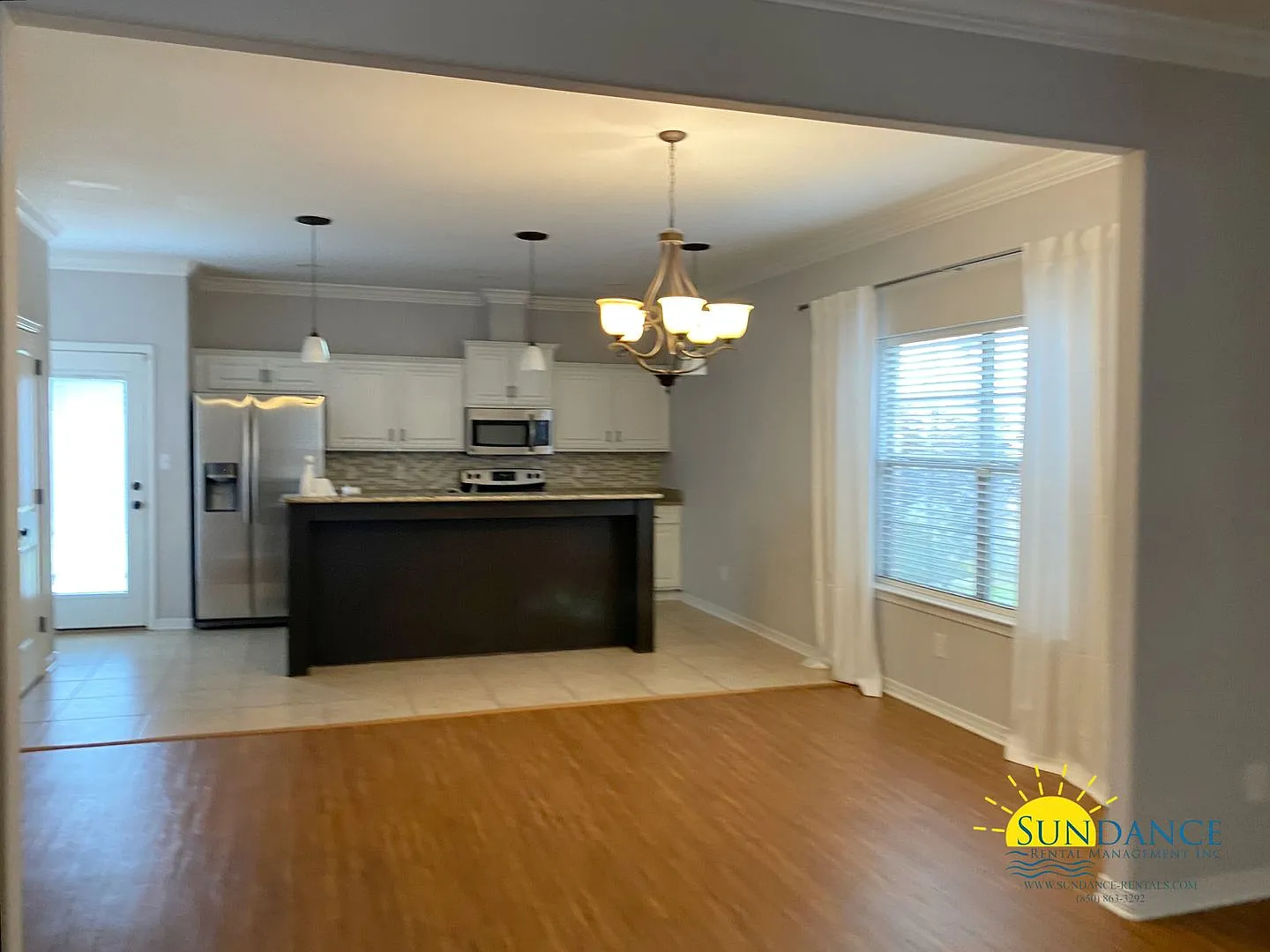 Charming 4 Bedroom Home in Navarre! — Photo 4