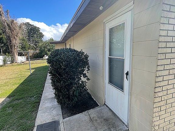 3rd image of 415 Parkwood Dr