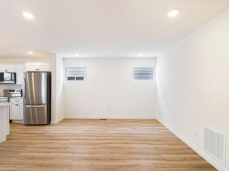 619 W Marion St — Photo 3