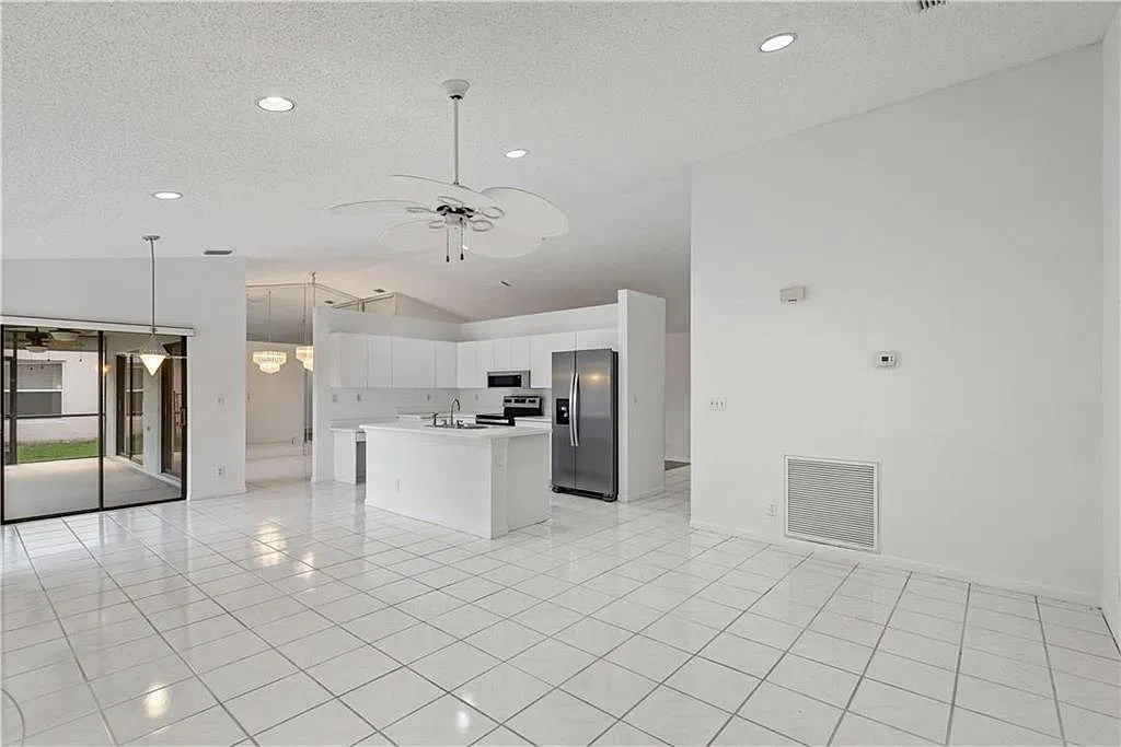 4 bed, 2.0 bath, 1931 sqft, $4,200 — Photo 3